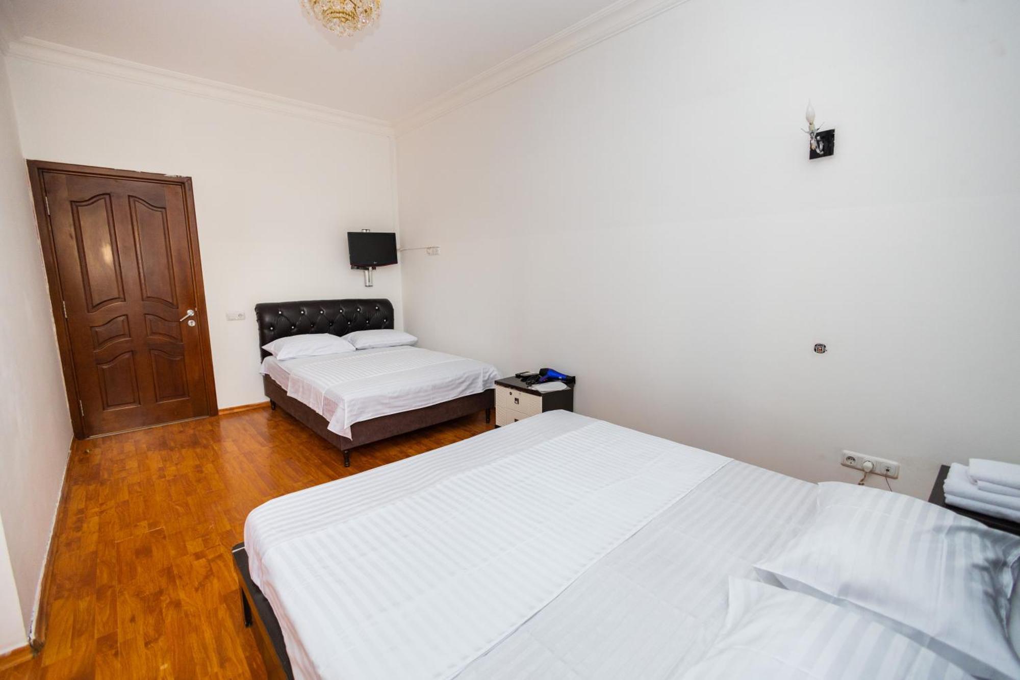 Yan Hotel Γιερεβάν Εξωτερικό φωτογραφία