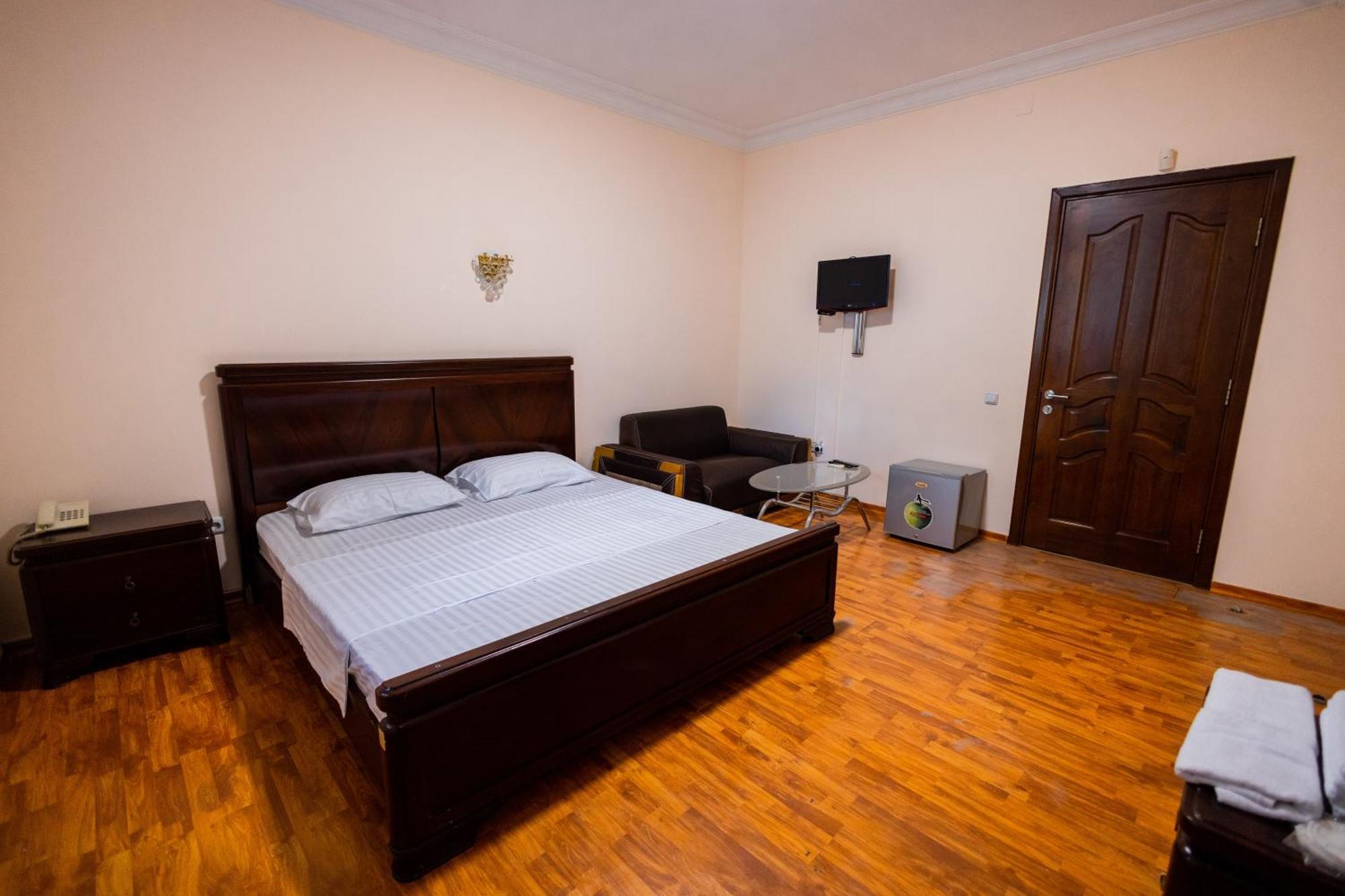 Yan Hotel Γιερεβάν Εξωτερικό φωτογραφία