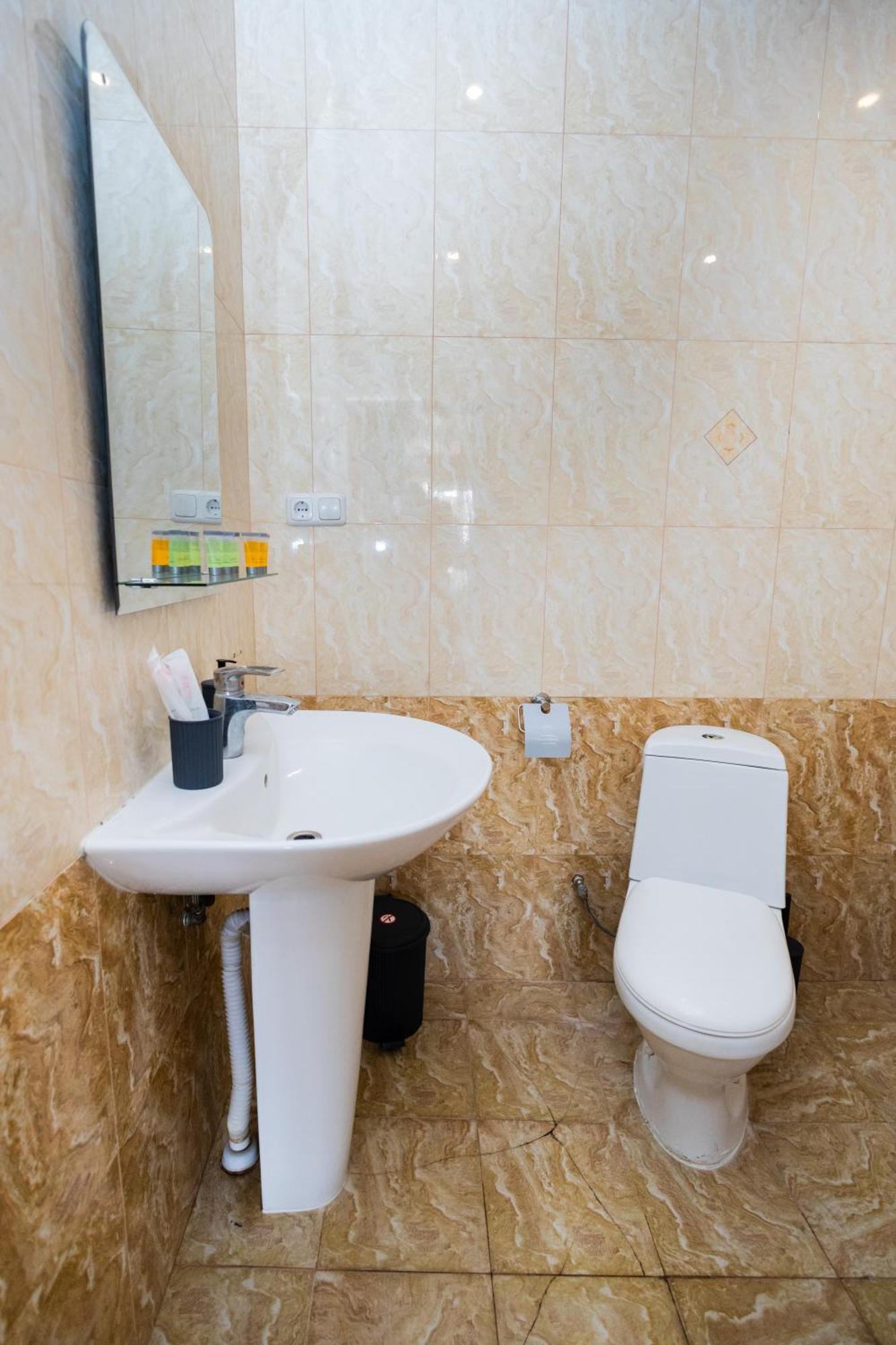 Yan Hotel Γιερεβάν Εξωτερικό φωτογραφία