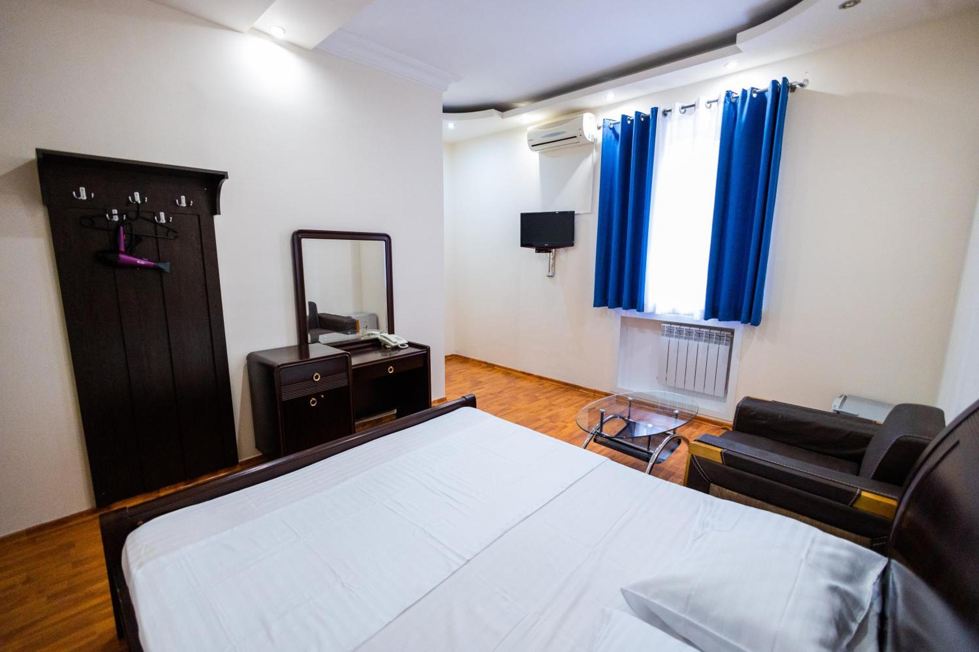 Yan Hotel Γιερεβάν Εξωτερικό φωτογραφία