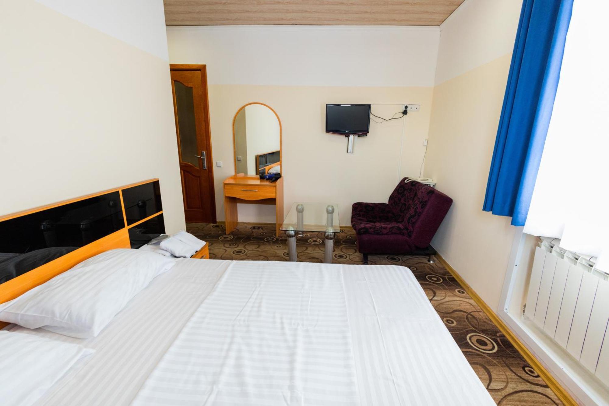 Yan Hotel Γιερεβάν Εξωτερικό φωτογραφία