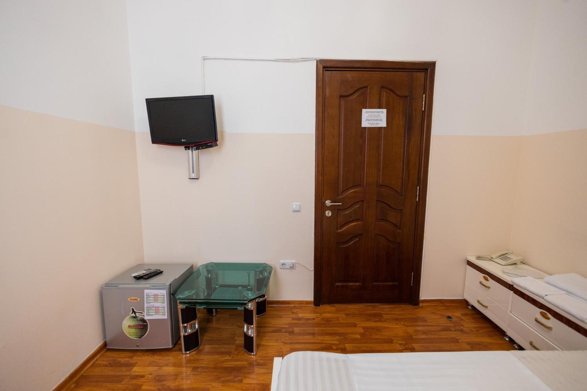 Yan Hotel Γιερεβάν Εξωτερικό φωτογραφία
