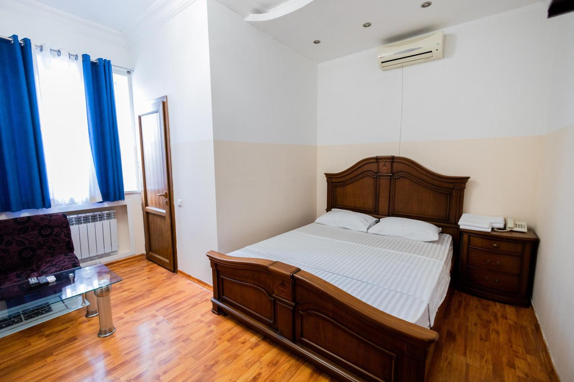 Yan Hotel Γιερεβάν Εξωτερικό φωτογραφία