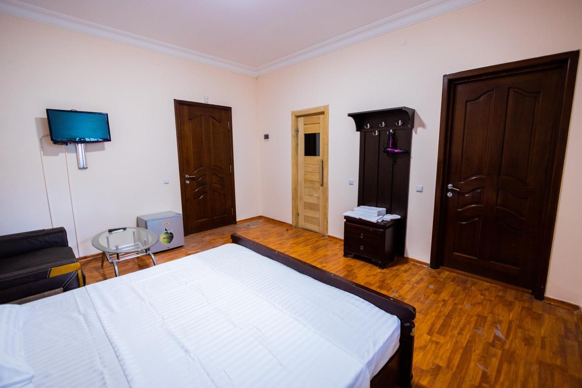 Yan Hotel Γιερεβάν Εξωτερικό φωτογραφία