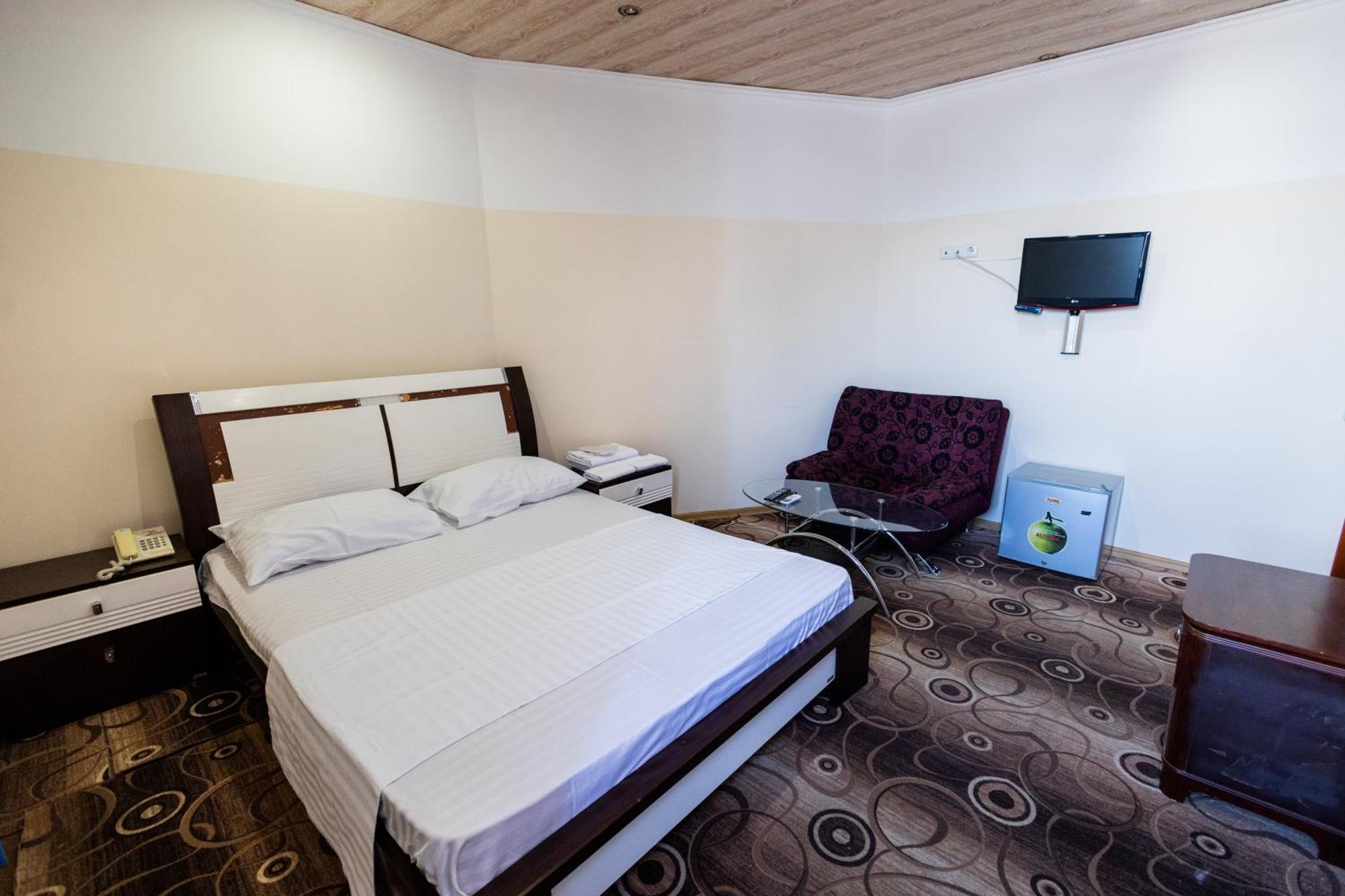 Yan Hotel Γιερεβάν Εξωτερικό φωτογραφία