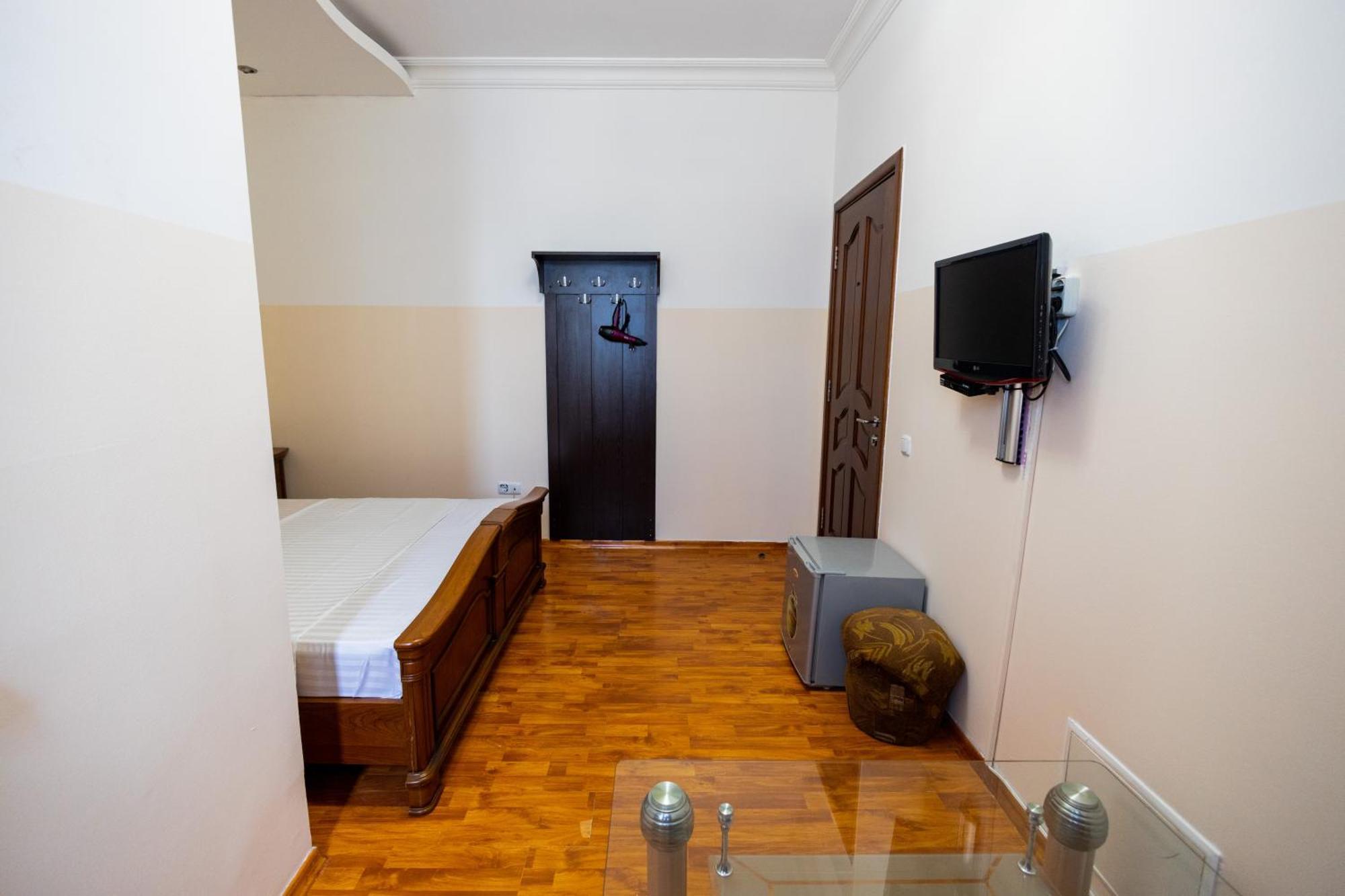 Yan Hotel Γιερεβάν Εξωτερικό φωτογραφία