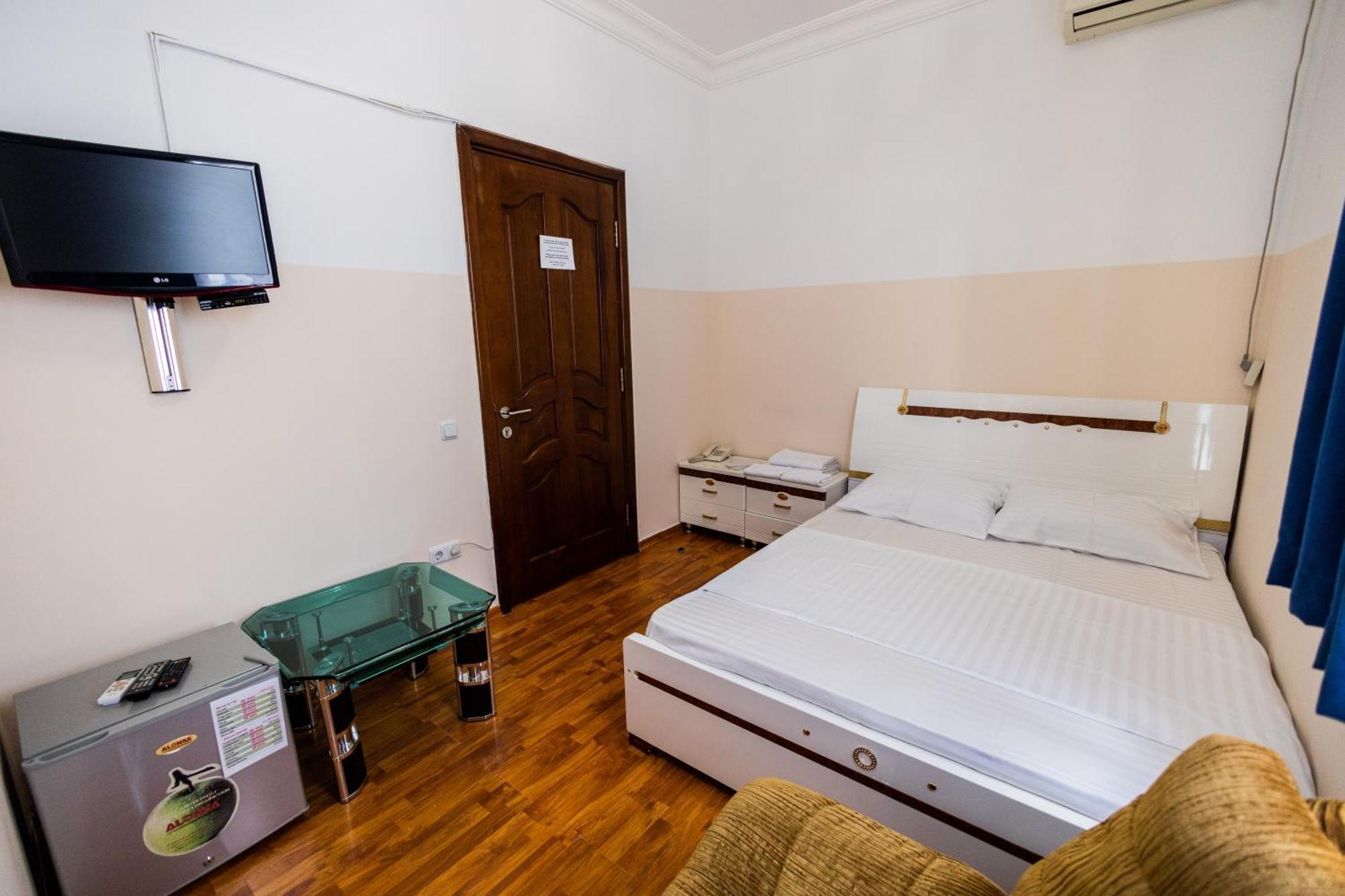 Yan Hotel Γιερεβάν Εξωτερικό φωτογραφία